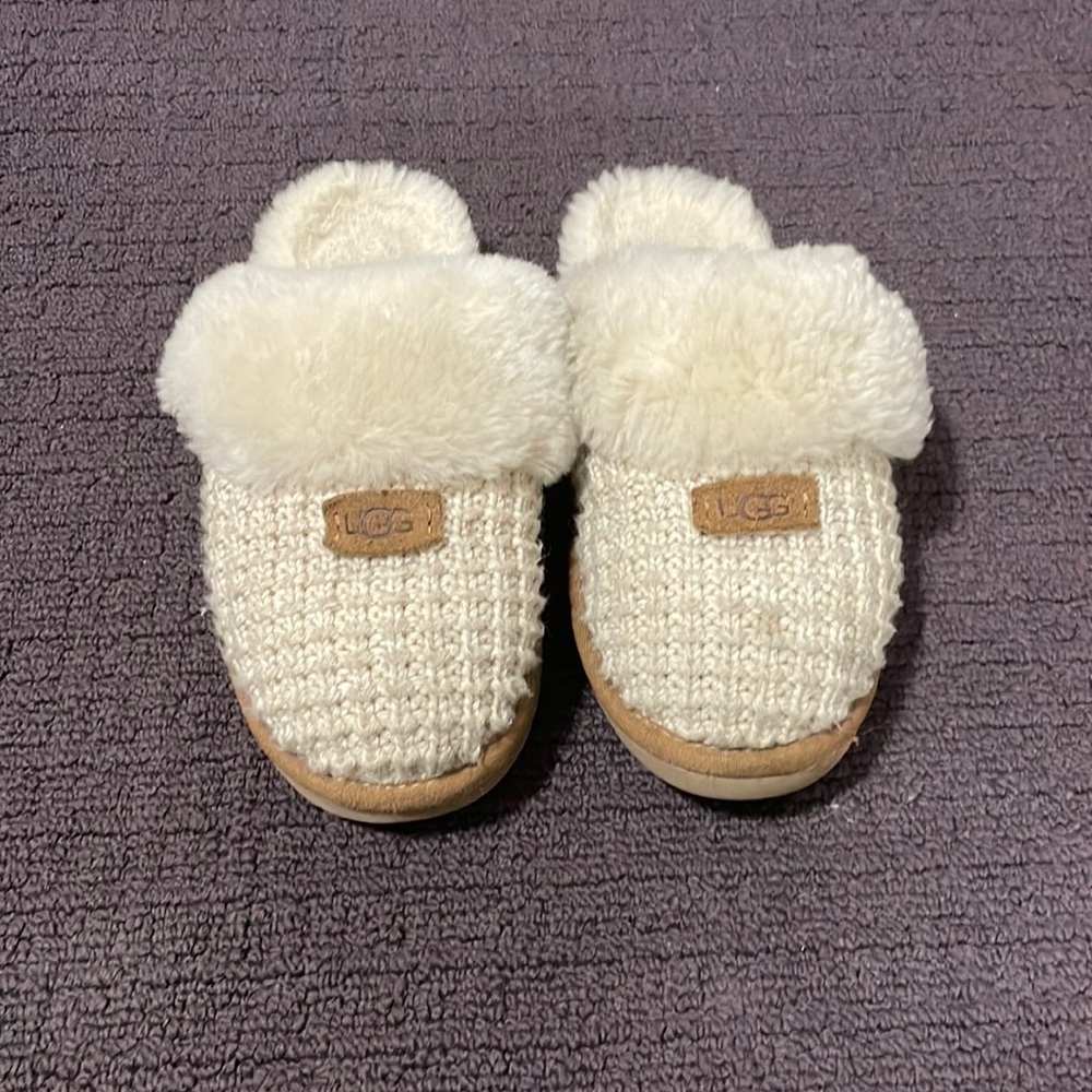 UGG SLIPPERS